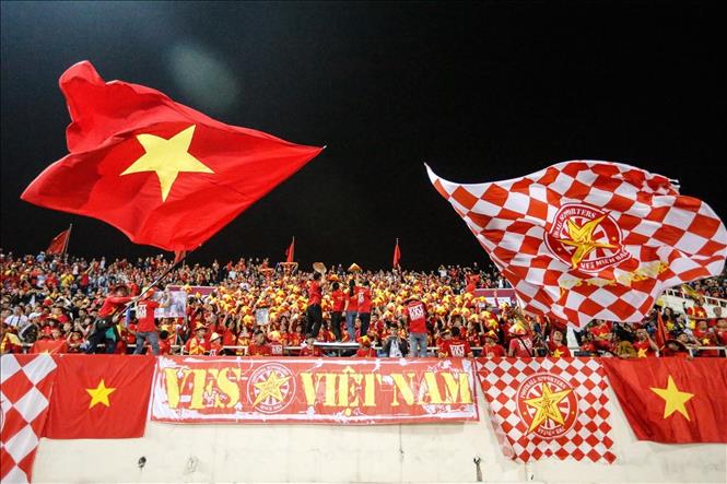 World Cup 2022 qualifiers đã chính thức khởi tranh, và Việt Nam đã chiến thắng UAE để giành ngôi đầu bảng G. Những pha bóng thể hiện sự đoàn kết, tinh thần và sức mạnh của đội tuyển Việt Nam đã giành được sự cảm kích của người hâm mộ. Đội tuyển Việt Nam tiếp tục làm nên lịch sử trong hành trình của mình tại World Cup 2022 qualifiers. Hãy xem hình ảnh liên quan để cảm nhận sức mạnh và tinh thần chiến đấu của đội tuyển Việt Nam.