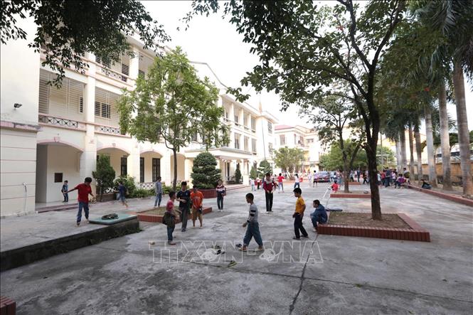 Trong ảnh: Giờ giải lao của các học sinh khuyết tật tại trường Phục hồi chức năng và dạy nghề cho người khuyết tật Tiên Lữ. Ảnh: Anh Tuấn – TTXVN