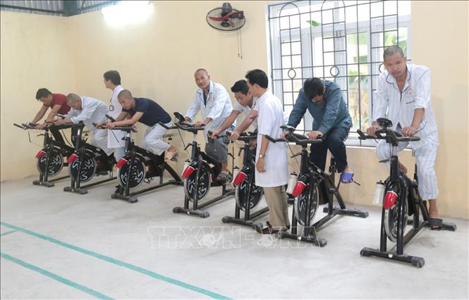 Trong ảnh: Phòng tập phục hồi chức năng tại Trung tâm Điều dưỡng tâm thần kinh Hưng Yên. Ảnh: Anh Tuấn – TTXVN