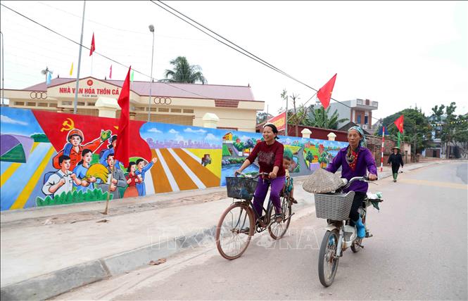Trong ảnh: Diện mạo nông thôn khang trang, sạch đẹp, hạ tầng thiết yếu về giao thông được quan tâm đầu tư xây dựng, nâng cấp, đáp ứng nhu cầu sản xuất và sinh hoạt của người dân huyện Lạng Giang. Ảnh: Thành Đạt – TTXVN