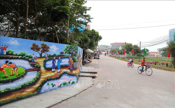Trong ảnh: Diện mạo nông thôn khang trang, sạch đẹp, hạ tầng thiết yếu về giao thông được quan tâm đầu tư xây dựng, nâng cấp, đáp ứng nhu cầu sản xuất và sinh hoạt của người dân huyện Lạng Giang. Ảnh: Thành Đạt – TTXVN