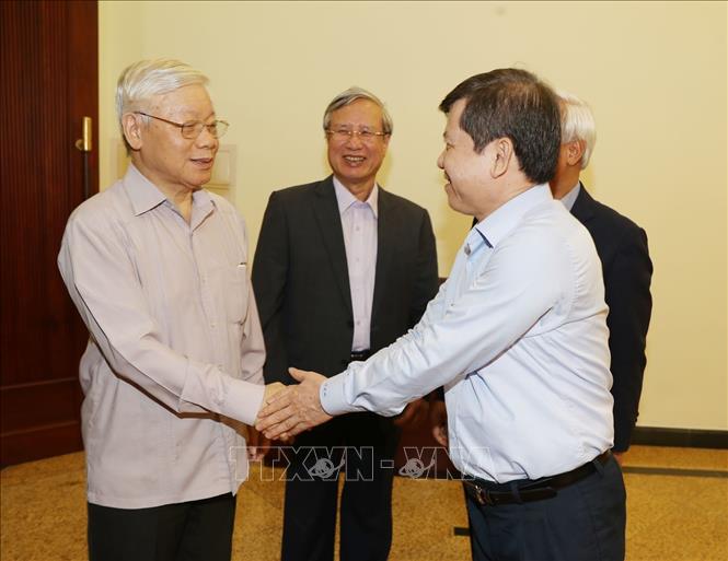 Trong ảnh:Tổng Bí thư, Chủ tịch nước Nguyễn Phú Trọng với các đồng chí Ban Chỉ đạo Trung ương về phòng, chống tham nhũng. Ảnh: Trí Dũng – TTXVN