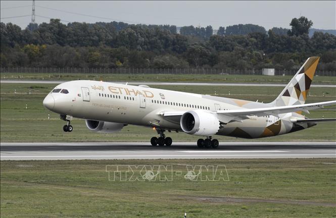 Trong ảnh: Máy bay Boeing 787-10 Dreamliner của hãng hàng không Etihad cất cánh từ sân bay ở Duesseldorf, miền tây nước Đức, ngày 24/9/2019. Ảnh: AFP/ TTXVN