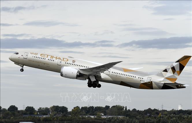 Trong ảnh: Máy bay Boeing 787-10 Dreamliner của hãng hàng không Etihad cất cánh từ sân bay ở Duesseldorf, miền tây nước Đức, ngày 24/9/2019. Ảnh: AFP/ TTXVN