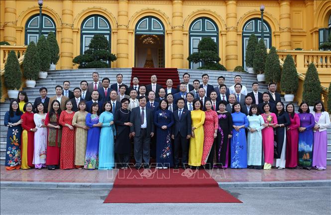Trong ảnh: Phó Chủ tịch nước Đặng Thị Ngọc Thịnh với các đại biểu. Ảnh: Dương Giang - TTXVN