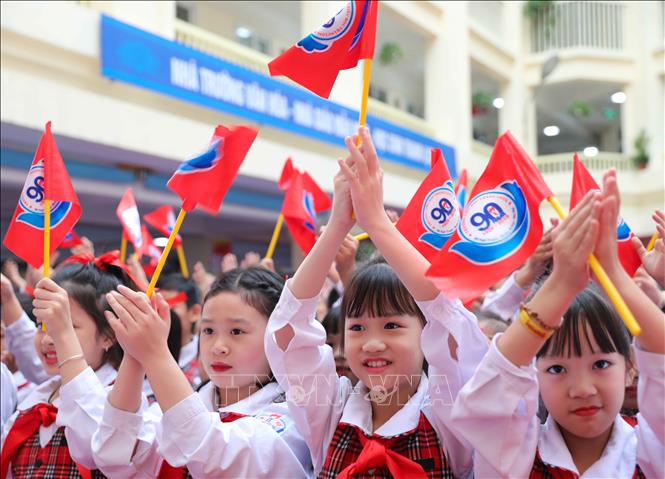 Trong ảnh: Niềm hân hoan của học sinh Trường Tiểu học Thăng Long tại lễ kỷ niệm. Ảnh: Thanh Tùng-TTXVN
