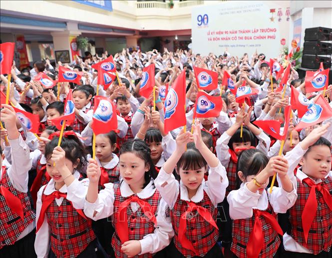 Trong ảnh: Niềm hân hoan của học sinh Trường Tiểu học Thăng Long tại lễ kỷ niệm. Ảnh: Thanh Tùng-TTXVN