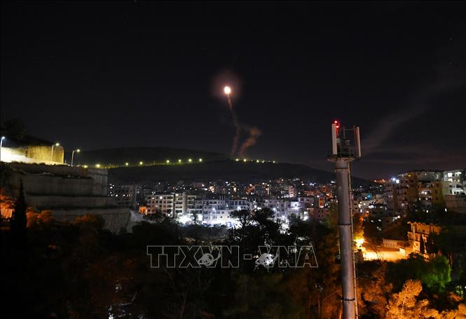 Trong ảnh (tư liệu): Hệ thống phòng không của Syria đánh chặn các cuộc tấn công trên bầu trời thủ đô Damascus ngày 20/11/2019. Ảnh: THX/TTXVN