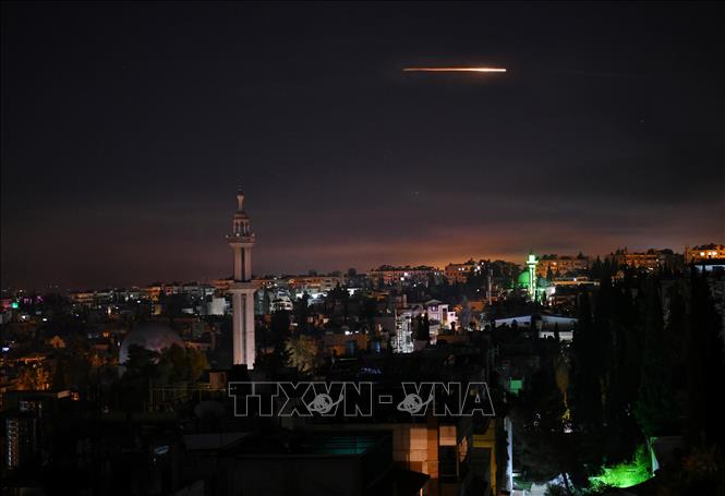 Trong ảnh (tư liệu): Hệ thống phòng không của Syria đánh chặn các cuộc tấn công trên bầu trời thủ đô Damascus ngày 20/11/2019. Ảnh: THX/TTXVN
