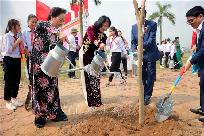 Trong ảnh: Phó Chủ tịch nước Đặng Thị Ngọc Thịnh tham gia Lễ phát động “Tết trồng cây đời đời nhớ ơn Bác Hồ” Xuân Kỷ Hợi tại huyện Mê Linh (Hà Nội), sáng 10/2/2019. Ảnh: Nguyễn Hoàng-TTXVN

