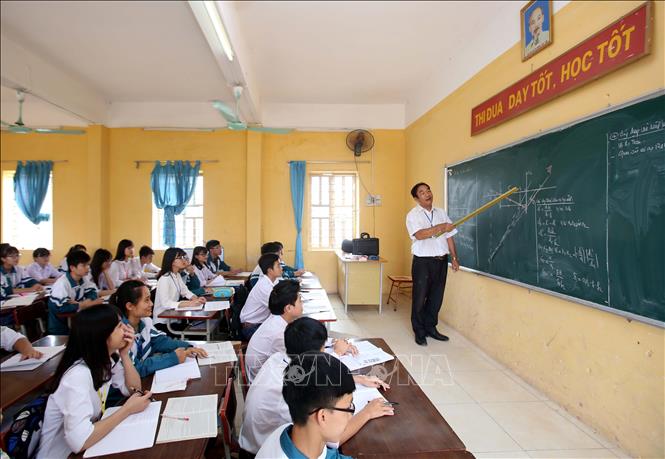 Trong ảnh: Giờ học môn Vật lý tại trường THPT Ân Thi. Ảnh: Phạm Kiên - TTXVN