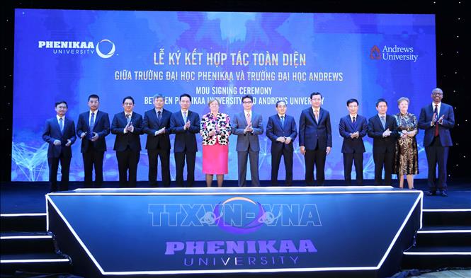 Trong ảnh: Phó Thủ tướng Vũ Đức Đam cùng các đại biểu chụp ảnh chung. Ảnh: Thanh Tùng-TTXVN