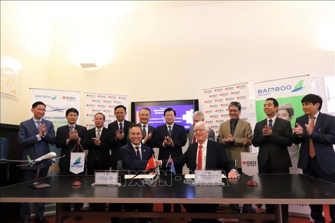 Trong ảnh: Bamboo Airways và Đại học RMIT kí kết Biên bản ghi nhớ về đào tạo và phát triển nguồn nhân lực. Ảnh: Diệu Linh, Nguyễn Minh - Pv TTXVN tại Australia