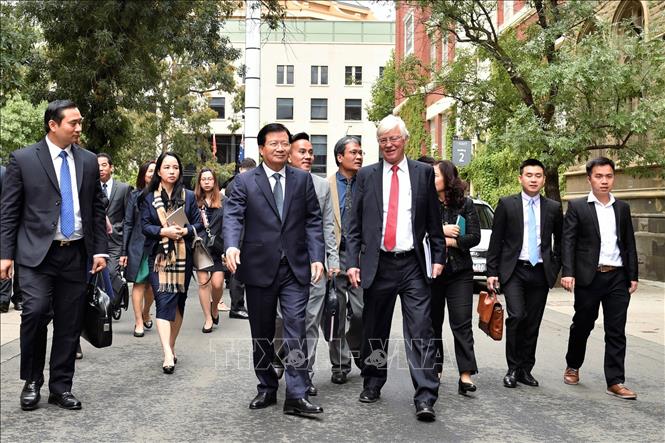 Phó Thủ tướng Trịnh Đình Dũng thăm Đại học RMIT. Ảnh: TTXVN phát