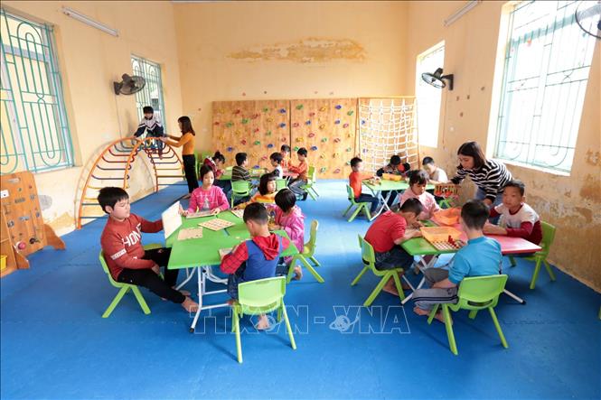 Trong ảnh: Lớp học đặc biệt cho trẻ khuyết tật tại Trường Phục hồi chức năng và Dạy nghề cho người khuyết tật Khoái Châu. Ảnh: Anh Tuấn – TTXVN