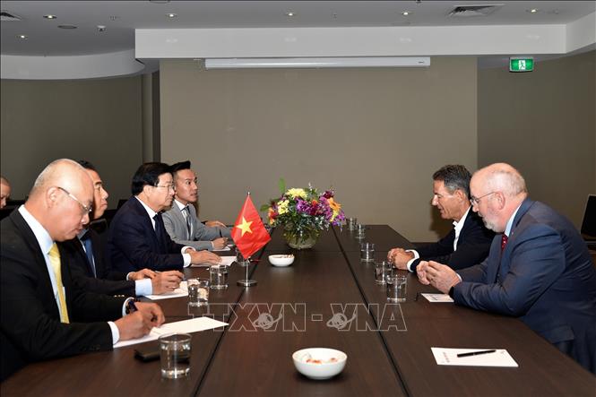 Phó Thủ tướng Trịnh Đình Dũng tiếp lãnh đạo Quỹ Macquarie và Công ty Woodside của Australia ngày 27/11/2019. Ảnh: TTXVN phát
