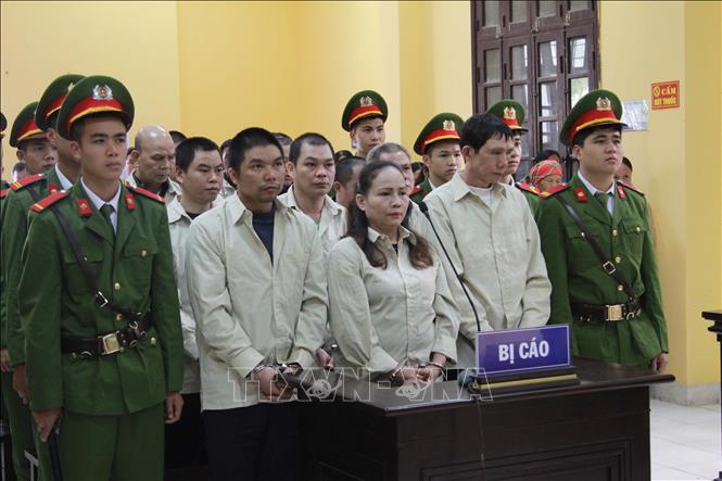Trong ảnh: Các bị cáo tại phiên tòa. Ảnh: Quang Duy  - TTXVN