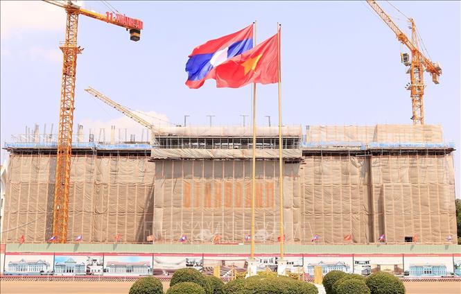 Trong ảnh: Công trình nhà Quốc hội mới của Lào - biểu tượng của tình đoàn kết Lào – Việt, do Tổng công ty 789-Binh đoàn 11 (Bộ Quốc phòng) thi công. Ảnh: Phạm Kiên – TTXVN  