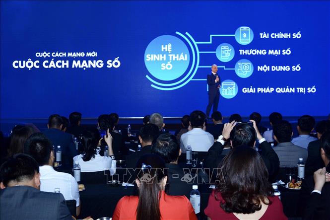 Trong ảnh: Ngày 26/6/2019, tại Hà Nội, Tập đoàn Công nghiệp-Viễn thông Quân đội (Viettel) chính thức ra mắt Tổng công ty Dịch vụ số Viettel. Sự ra đời của Tổng công ty nhằm tạo nền móng cho quá trình chuyển dịch số, thực hiện chiến lược phát triển của Viettel trong giai đoạn mới “Kiến tạo xã hội số.” Ảnh: Minh Quyết - TTXVN