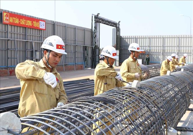 Trong ảnh: Tổng công ty 789-Binh đoàn 11 (Bộ Quốc phòng) thi công xây dựng trụ sở Nhà Quốc hội Lào. Ảnh: Thống Nhất-TTXVN