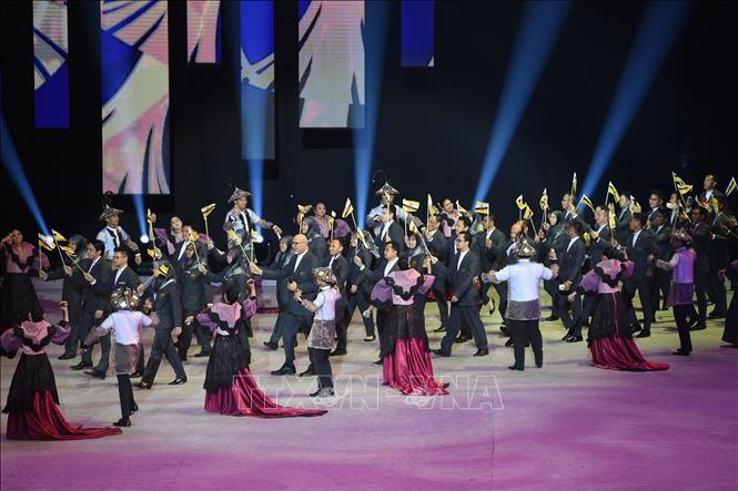 Trong ảnh: Đoàn vận động viên Brunei diễu hành tại lễ khai mạc SEA Games 30 ở Bocaue, tỉnh Bulacan, Philippines ngày 30/11/2019. Ảnh: AFP/TTXVN