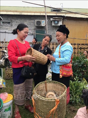 Trong ảnh: Sản phẩm mây tre đan đặc trưng của Con Cuông được giới thiệu tại phiên chợ. Ảnh: Bích Huệ - TTXVN