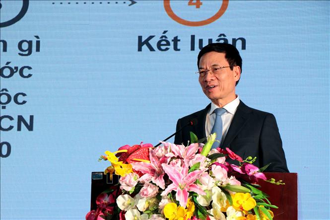 Trong ảnh: Bộ trưởng Thông tin và truyền thông Nguyễn Mạnh Hùng nói chuyện tại lễ khai trương. Ảnh: Vũ Hoàng Giang - TTXVN