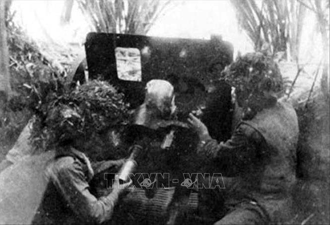 7. Chiến thắng Việt Bắc (17/10 - 22/12/1947): Ngày 17/10/1947, giặc Pháp huy động 2 vạn quân tinh nhuệ có máy bay, tàu chiến hỗ trợ mở cuộc tiến công lớn lên Bắc Việt, hòng tiêu diệt cơ quan đầu não kháng chiến của ta, kết thúc 