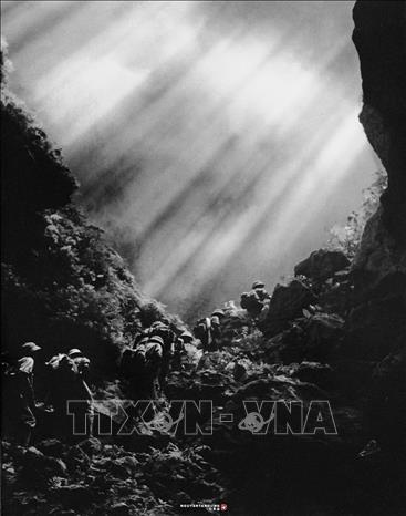 22. Đường Hồ Chí Minh: Suốt 16 năm ròng rã (1959 - 1975), vượt qua muôn vàn gian khổ, hy sinh, bộ đội Trường Sơn đã xây dựng và phát triển con đường Trường Sơn - đường Hồ Chí Minh 