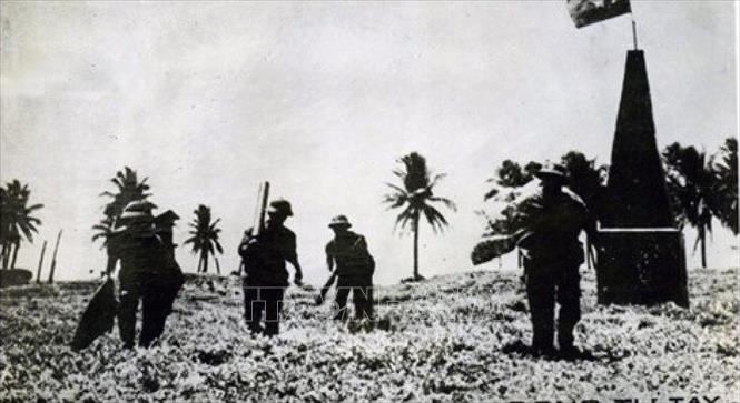 29. Đại thắng mùa Xuân năm 1975: Cuộc Tổng tiến công và nổi dậy mùa Xuân năm 1975 với đỉnh cao là Chiến dịch Hồ Chí Minh lịch sử thắng lợi trọn vẹn, giải phóng hoàn toàn miền Nam, thống nhất đất nước. Trong ảnh: Lực lượng Đặc công hải quân Đoàn 126 giải phóng đảo Trường Sa, ngày 29/4/1975. Ảnh: Tư liệu/TTXVN phát