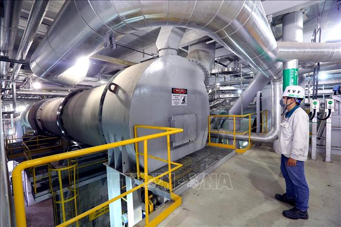 Photo: A production line at the Korea-Vietnam Fertilizer Co. Ltd. at Hiep Phuoc IZ. VNA Photo: Danh Lam