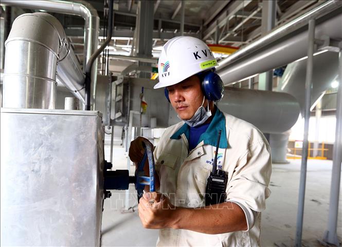 Photo: A production line at the Korea-Vietnam Fertilizer Co. Ltd. at Hiep Phuoc IZ. VNA Photo: Danh Lam