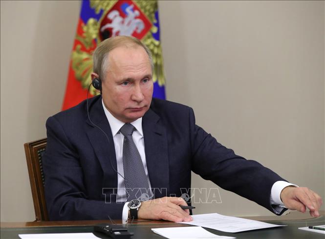 Trong ảnh: Tổng thống Nga Vladimir Putin tại buổi lễ khai trương tuyến đường ống dẫn khí đốt đầu tiên nối Nga và Trung Quốc được phát sóng trên truyền hình tại Sochi, Nga, ngày 2/12/2019. Ảnh: AFP/ TTXVN
