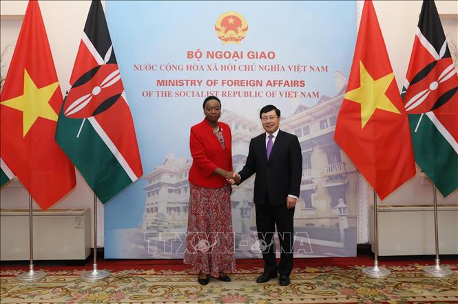 Trong ảnh: Phó Thủ tướng, Bộ trưởng Bộ Ngoại giao Phạm Bình Minh với Bộ trưởng Bộ Ngoại giao Kenya Monica Juma. Ảnh: Lâm Khánh – TTXVN