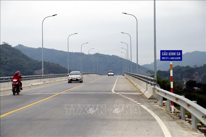 Trong ảnh: Cầu Bình Ca (nối Quốc lộ 37 và Quốc lộ 2). Ảnh: Nam Sương – TTXVN