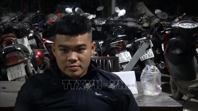 Trong ảnh: Đối tượng Bùi Tuấn Khải tại cơ quan công an. Ảnh: Nguyễn Văn Việt - TTXVN