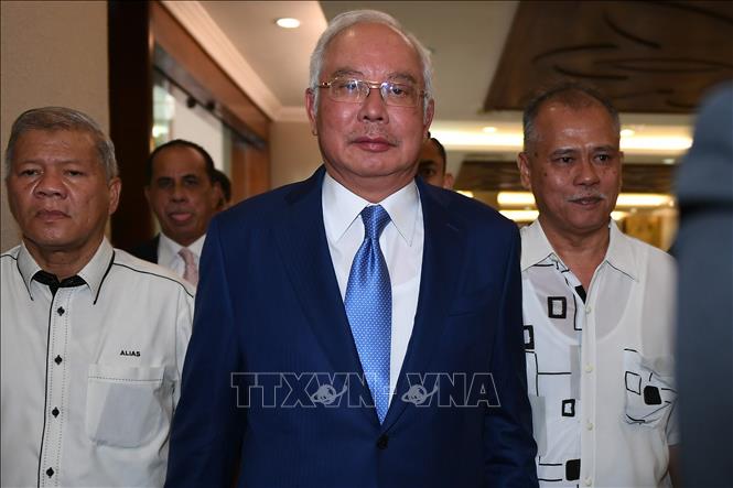 Trong ảnh (tư liệu): Cựu Thủ tướng Malaysia Najib Razak (giữa) tới phiên tòa ở Kuala Lumpur ngày 28/8/2019. Ảnh: AFP/TTXVN