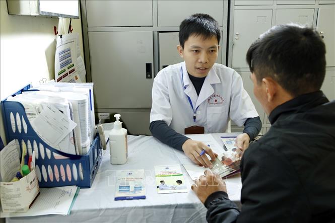 Trong ảnh: Phòng khám ngoại trú - Trung tâm y tế quận Long Biên là một trong 22 phòng khám đang thực hiện hiệu quả điều trị ARV cho bệnh nhân HIV/AIDS của Hà Nội và một số tỉnh lân cận. Ảnh: Dương Ngọc - TTXVN