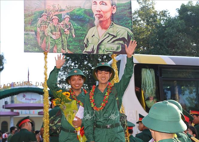 Hơn 1.200 thanh niên tỉnh Đồng Tháp lên đường nhập ngũ năm 2019. Ảnh: Chương Đài - TTXVN