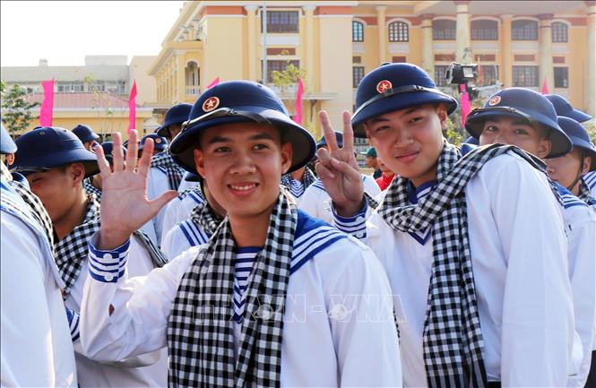 Thanh niên các tỉnh trên địa bàn Quân khu 7 nô nức lên đường nhập ngũ năm 2019. Ảnh: Xuân Khu - TTXVN