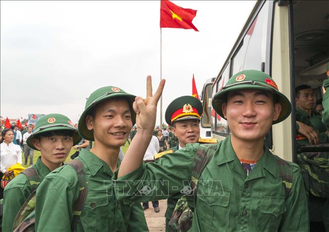Niềm vui háo hức, phấn khởi của chiến sỹ huyện Lạng Giang, tỉnh Bắc Giang trước giờ lên đường thực hiện nghĩa vụ quân sự năm 2018. Ảnh: Tùng Lâm – TTXVN.