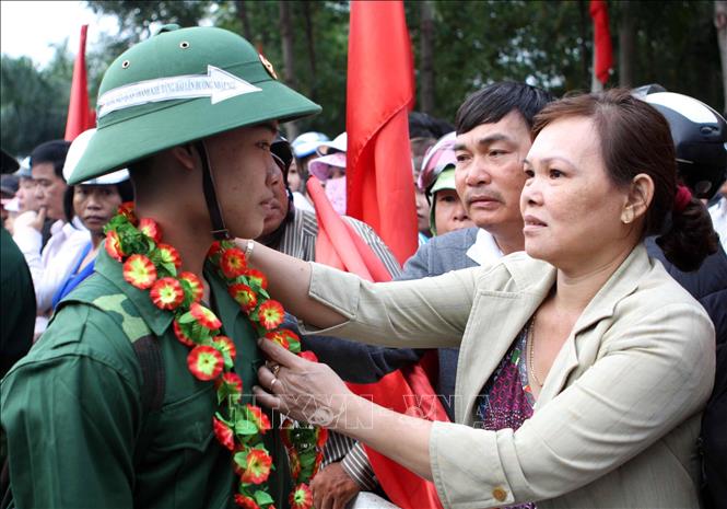 Tiễn thanh niên quận Thanh Khê, Đà Nẵng lên đường nhập ngũ. Ảnh: Trần Lê Lâm - TTXVN