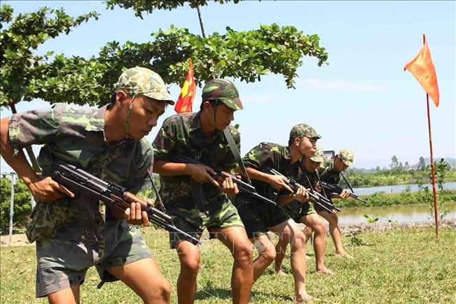 Xây dựng thực lực, tiềm lực quốc phòng; xây dựng lực lượng vũ trang nhân dân vững mạnh, có sức chiến đấu cao, làm nòng cốt bảo vệ Tổ quốc. Trong ảnh: Lữ đoàn Đặc công Hải quân 126 không ngừng nâng cao chất lượng, huấn luyện làm chủ vũ khí, trang bị kỹ thuật; tập trung xây dựng lực lượng chính quy, hiện đại; huấn luyện theo hướng “tinh nhuệ, thiện chiến” và thực hiện tiêu chí 4 giỏi “Bơi, lặn giỏi; bắn súng giỏi; võ thuật giỏi và rèn luyện thể lực giỏi”. Ảnh: Trọng Đức - TTXVN