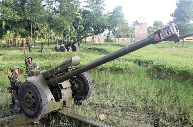 Xây dựng thực lực, tiềm lực quốc phòng; xây dựng lực lượng vũ trang nhân dân vững mạnh, có sức chiến đấu cao, làm nòng cốt bảo vệ Tổ quốc. Trong ảnh: Tiểu đoàn pháo 122 mm, Lữ đoàn pháo binh 368 (Quân đoàn 1) luyện tập sẵn sàng chiến đấu. Ảnh: Trọng Đức – TTXVN