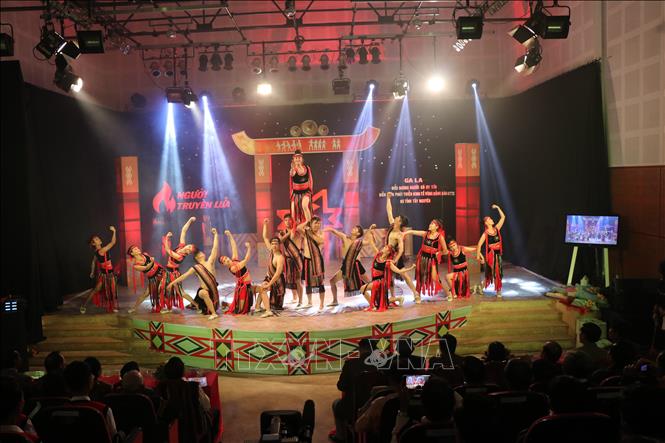 Trong ảnh: Biểu diễn nghệ thuật tại chương trình Gala. Ảnh: Hồng Điệp - TTXVN 