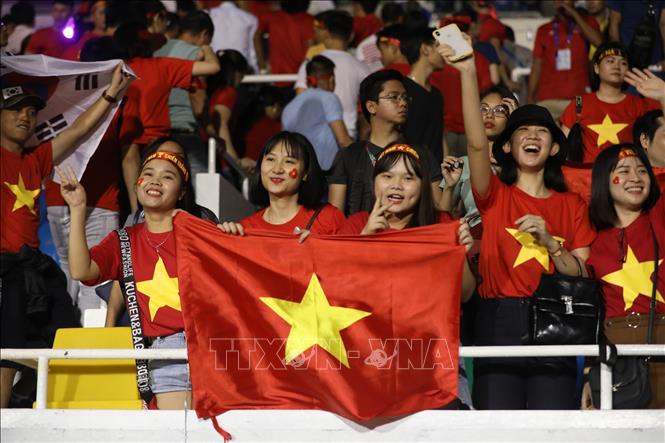 Photo: Vietnamese supporters at the Rizal Memorial stadium. VNA Photo: Hoàng Linh