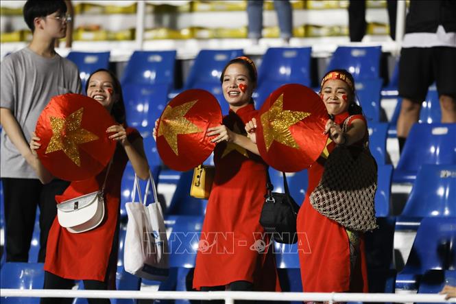Photo: Vietnamese supporters at the Rizal Memorial stadium. VNA Photo: Hoàng Linh