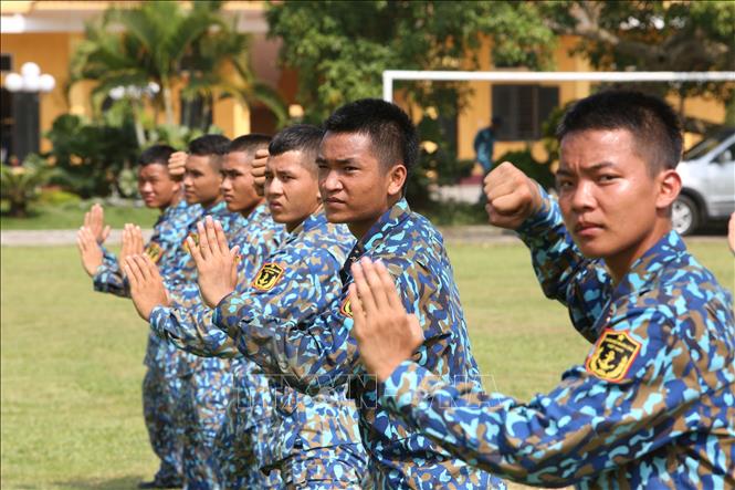 Trong ảnh: Chiến sĩ Lữ đoàn Đặc công Hải quân 126 hăng say luyện tập võ thuật trên thao trường. Ảnh: Dương Giang - TTXVN