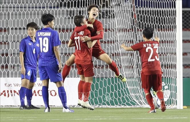 Trong ảnh: Hải Yến mừng bàn thắng quyết định trong trận chung kết giữa nữ Việt Nam gặp nữ Thái Lan. Ảnh: TTXVN