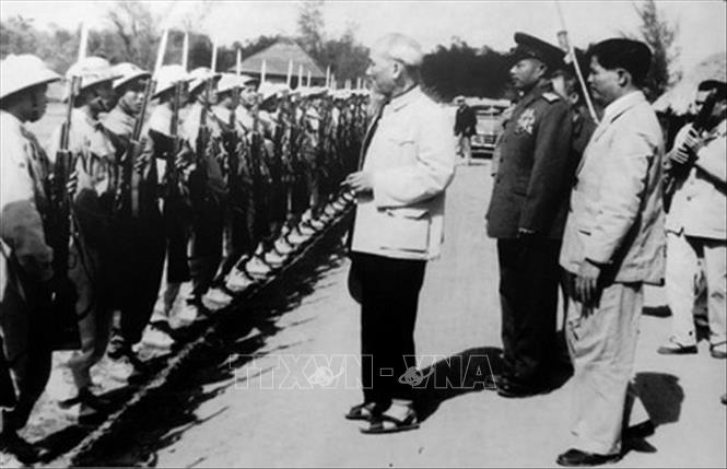 1. Đại tướng Nguyễn Chí Thanh (1914 – 1967) từng công tác ở nhiều lĩnh vực chính trị khác nhau và đều có khả năng phát triển lĩnh vực đó nên còn được gọi là 